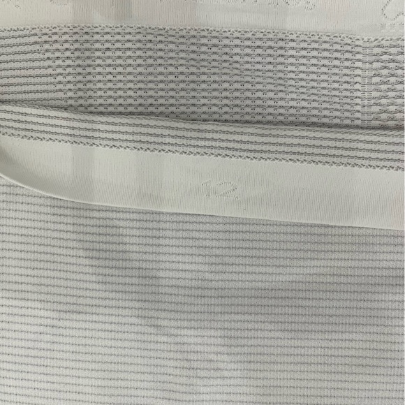 Lululemon Swiftly Tech Short Sleeve Crew in Heathered White - Size 12 - Picture 5 of 8